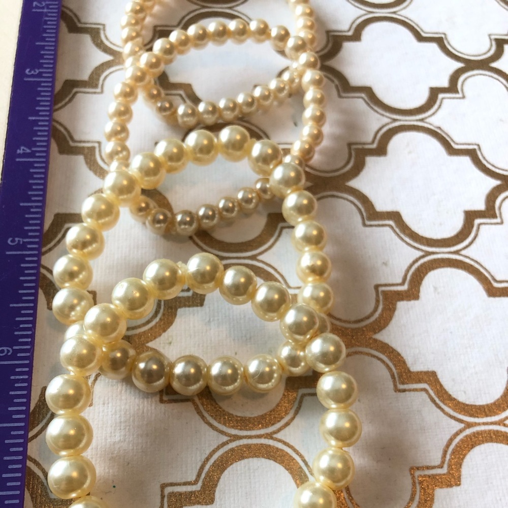 Set of four fake pearl bracelets